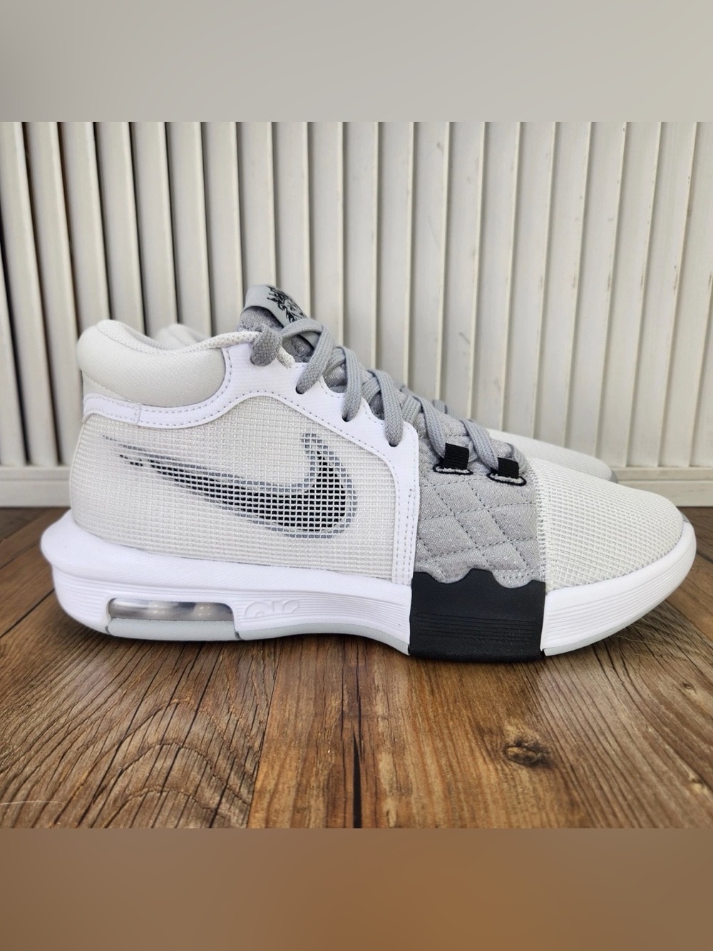 Nike LeBron James Witness VIII 8 White Light Smoke Grey FB2239-100 no lid